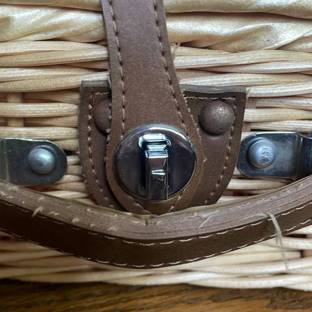 Vintage Wicker Basket Clutch, GUC - Picture 4 of 9